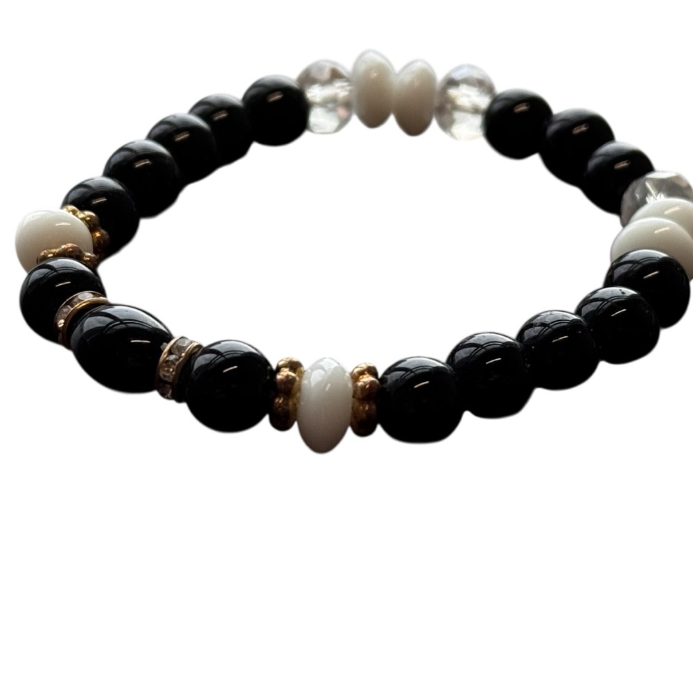 Stretchy Chic Black and White Beaded Bracelet - Picture 3 of 4